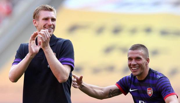Per Mertesacker (l) und Lukas Podolski vom FC&nbsp;Arsenal werden in der Champions League geschont. Foto: Kevin Kurek