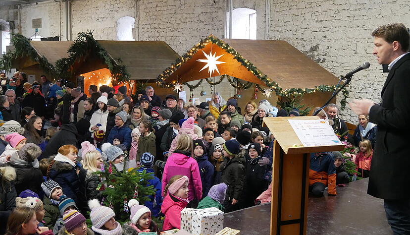 Auf dieses gewohnte Bild müssen die Niedernhaller abermals verzichten: Der Weihnachtsmarkt namens "Winterzauber" findet zum zweiten Mal in Folge nicht in der Niedernhaller Kelter statt. Auf dieses gewohnte Bild müssen die Niedernhaller abermals verzichten: Der Weihnachtsmarkt namens "Winterzauber" findet zum zweiten Mal in Folge nicht in der Niedernhaller Kelter statt.