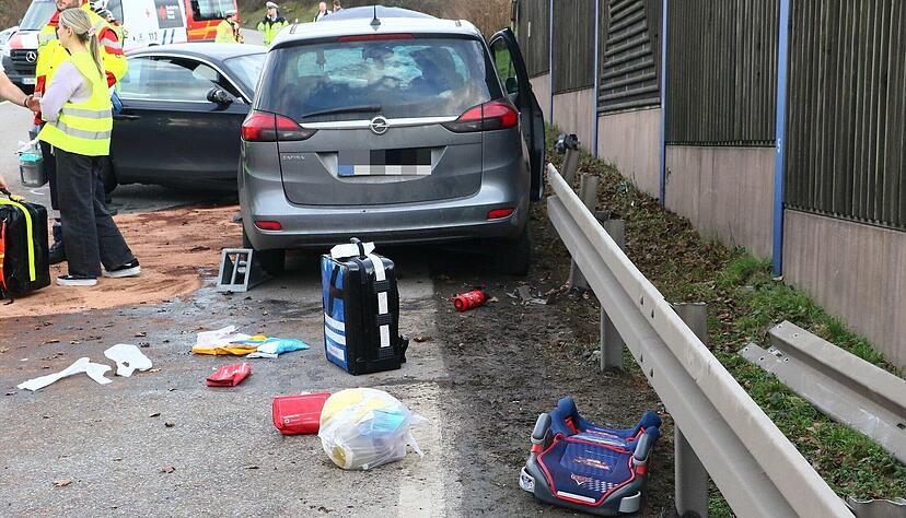 Ende Januar kam es zu einem schweren Unfall zwischen Neckarwestheim und Untergruppenbach, an dem mehrere Autos beteiligt waren. Ende Januar kam es zu einem schweren Unfall zwischen Neckarwestheim und Untergruppenbach, an dem mehrere Autos beteiligt waren.