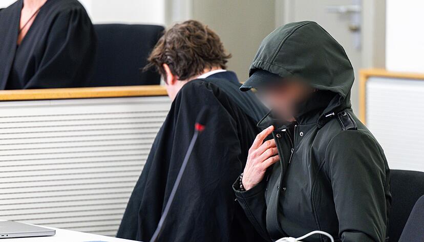 Eine Lehrerin aus Niedersachsen wurde unter anderem wegen Kindesmissbrauchs zu einem Jahr und sechs Monaten auf Bewährung verurteilt. (Archivbild) Eine Lehrerin aus Niedersachsen wurde unter anderem wegen Kindesmissbrauchs zu einem Jahr und sechs Monaten auf Bewährung verurteilt. (Archivbild)