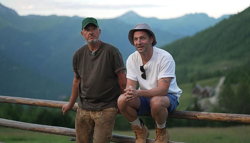 Die beiden TV-Köche sind ab Donnerstag (20.15 Uhr) in ihrem neuen Doku-Format «Rosin & Kumptner: Mission Mittendrin!» auf Kabel Eins zu sehen.