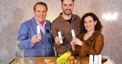 Ralf Dümmel (links) ist beim Heilbronner Start-up Nylam eingestiegen: Für 100.000 Euro hat der bekannte Investor 30 Prozent der Anteile von Mergim und Arta Klimenta übernommen. Ralf Dümmel (links) ist beim Heilbronner Start-up Nylam eingestiegen: Für 100.000 Euro hat der bekannte Investor 30 Prozent der Anteile von Mergim und Arta Klimenta übernommen.