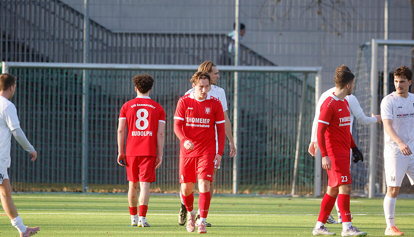 In Walldorf standen die Gommersdorfer mit h&auml;ngenden K&ouml;pfen auf dem Platz. Sie verspielten eine F&uuml;hrung noch und verloren 1:2.
Foto: Archiv/Marc Schmerbeck