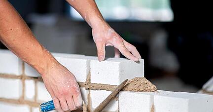 Das bayerische Baugewerbe hat die Corona-Krise bislang weitgehend unbeschadet &uuml;berstanden.