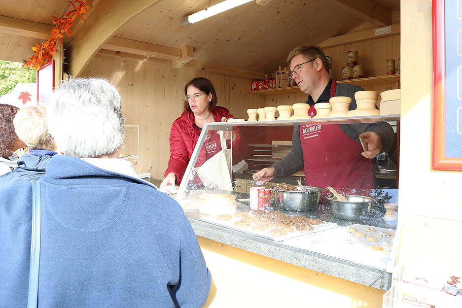 Der Jahrmarkt hat täglich von 10 bis 19 Uhr geöffnet, mit Ausnahme des Samstags, da geht es um 12 Uhr los.