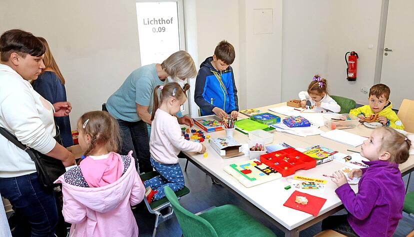 Aus der Ukraine flüchten vor allem Frauen mit Kindern, denen in Heilbronn an der Mönchseestraße mit besonderen Angeboten geholfen wird. Aus der Ukraine flüchten vor allem Frauen mit Kindern, denen in Heilbronn an der Mönchseestraße mit besonderen Angeboten geholfen wird.