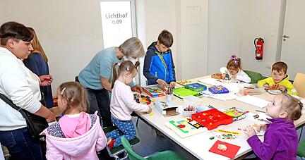 Aus der Ukraine flüchten vor allem Frauen mit Kindern, denen in Heilbronn an der Mönchseestraße mit besonderen Angeboten geholfen wird.
Foto: Mario Berger