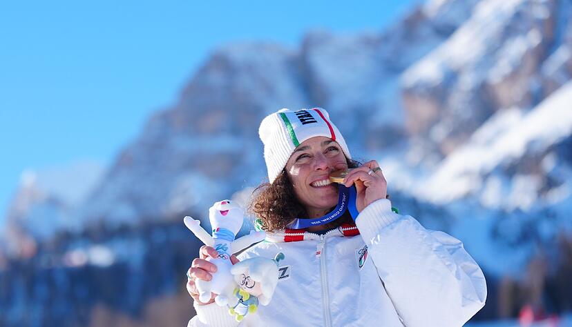 Federica Brignone (Italien) jubelt mit ihrer Goldmedaille.