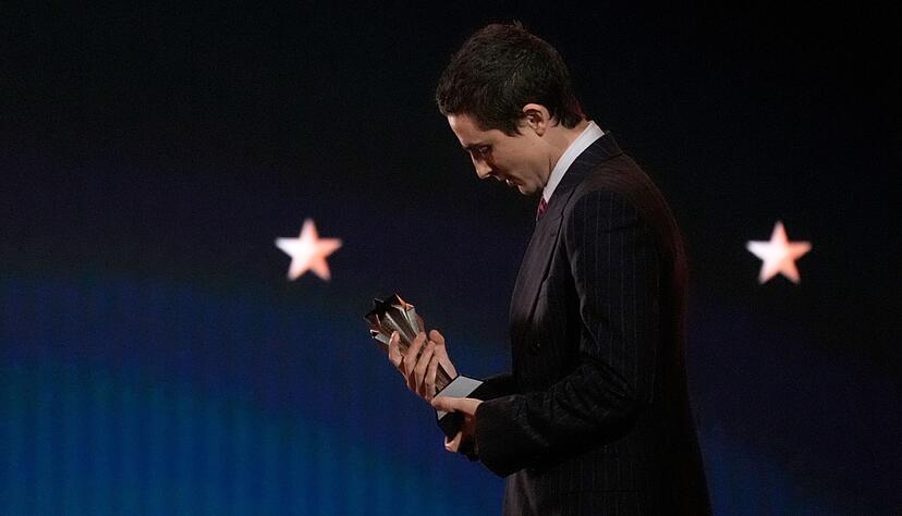 Timothee Chalamet nimmt den Preis f&uuml;r den besten Schauspieler f&uuml;r "Marty Supreme" w&auml;hrend der 31. j&auml;hrlichen Critics Choice Awards im The Barker Hanger entgegen.