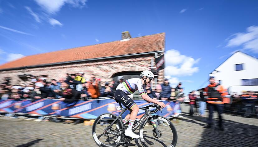 Am Oude Kwaremont setzte Tadej Pogacar 18 Kilometer vor dem Ziel die entscheidende Attacke.