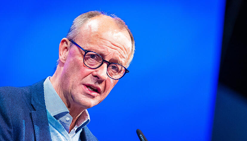 Bundeskanzler Friedrich Merz will das Rentenniveau bis 2031 bei 48 Prozent festschreiben. Das sorgt für Mehrkosten und Kritik.