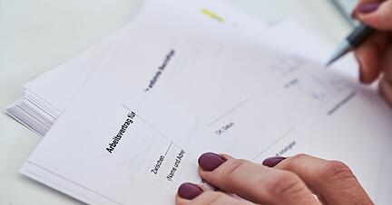 Nur mit eigenhändiger Unterschrift beider Seiten kann ein befristeter Arbeitsvertrag geschlossen werden.