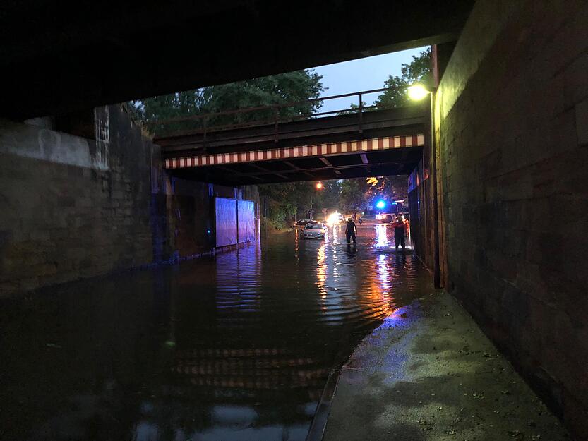 In B&ouml;ckingen standen Stra&szlig;en teilweise unter Wasser.