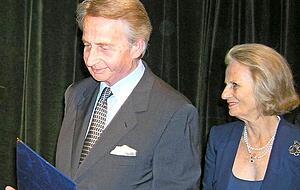 2012 wurden Kraft Fürst zu Hohenlohe-Oehringen und seine Frau Katharina Ehrenbürger von Kedzierzyn-Kozle. 2012 wurden Kraft Fürst zu Hohenlohe-Oehringen und seine Frau Katharina Ehrenbürger von Kedzierzyn-Kozle.