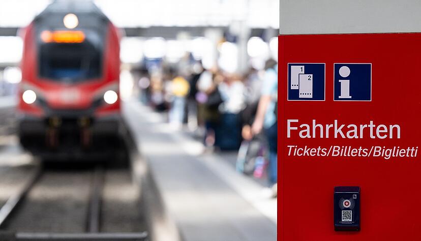 Die Bahn kommt hoffentlich pünktlich: Mit der Zahl der Umstiege auf einer Reise steigt auch das Risiko, einen Zug zu verpassen.