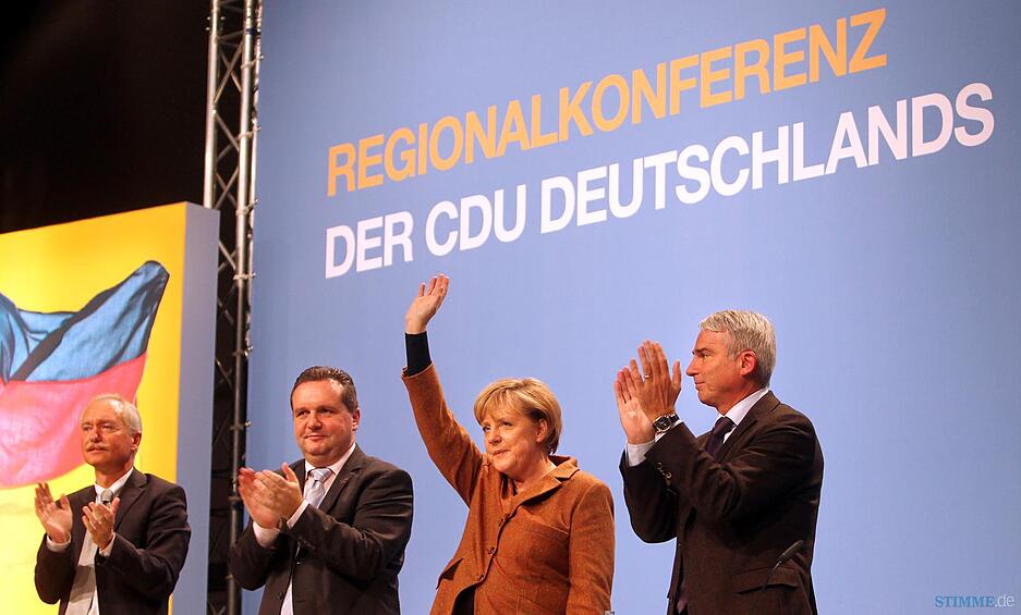 2010 ist Angela Merkel das erste Mal in der Region zu Gast. Im Intersport-Messezentrum in den Böllinger Höfen nahm sie an einer von sieben Regionalkonferenzen der CDU Teil.