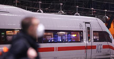 Ab Mitte der Woche könnte in Bussen und Bahnen 3G gelten. Fahrgäste müssen dann mit Stichproben-Kontrollen rechnen.