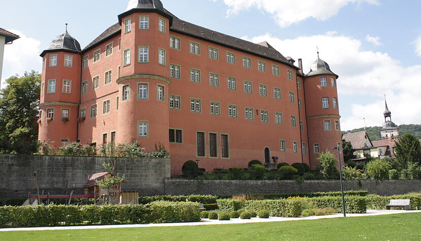 Schon vor 150 Jahren wurde im Schloss Bartenau unterrichtet und gelebt. Bis die Schule zum heutigen Schlossgymnasium wurde, war es ein langer Weg.