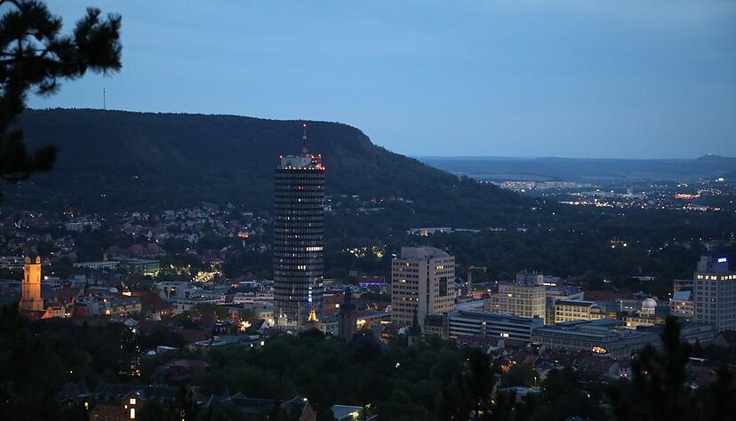 Jena und das Hochhaus Jentower. (Archivbild) Jena und das Hochhaus Jentower. (Archivbild)