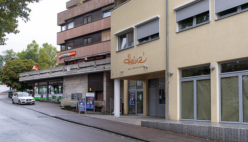 "Heinz Restaurant", der Name der früheren Nutzung steht noch auf der Fassade. Im Erdgeschoss wird nach dem Umbau die Tourist-Info des Vereins Tourismus im Weinsberger Tal einziehen.