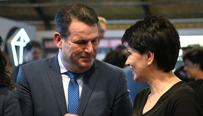 Der damalige Arbeitsminister Hubertus Heil (SPD) und sein «Job-Motor»: Wie diese Ukrainerin sollten viele Flüchtlinge Arbeit bekommen. (Archivfoto vom Juni 2024) Der damalige Arbeitsminister Hubertus Heil (SPD) und sein «Job-Motor»: Wie diese Ukrainerin sollten viele Flüchtlinge Arbeit bekommen. (Archivfoto vom Juni 2024)