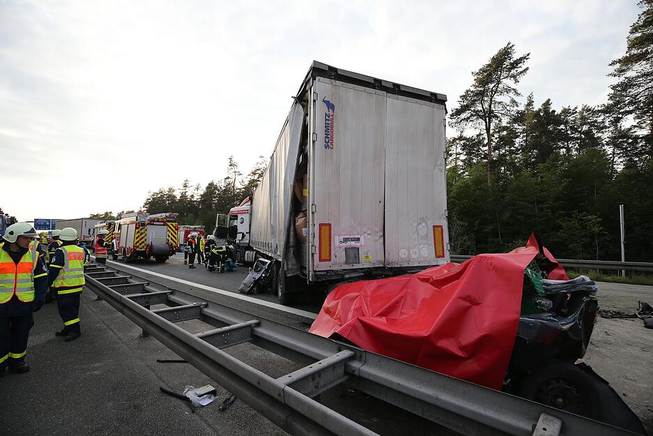 Schwerer Unfall auf der A6 bei Nürnberg