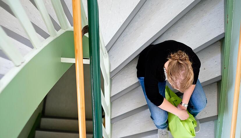 Chronische Müdigkeit und Überforderung sind häufige Folgen von Präsentismus - und das ist weder für Arbeitnehmer noch für Arbeitnehmer gut.