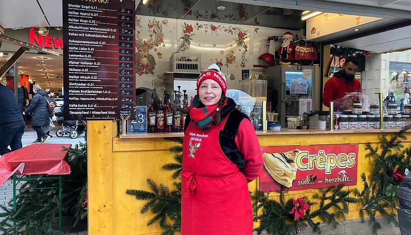 Sabrina Zöllner betreibt mit ihrem Mann unter anderem einen Crépe-Stand auf dem Weihnachtsmarkt. Sabrina Zöllner betreibt mit ihrem Mann unter anderem einen Crépe-Stand auf dem Weihnachtsmarkt.