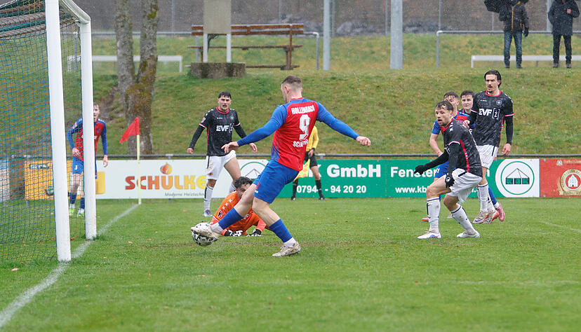 Selbst als Hannes Scherer einschiebt, d&uuml;rfte er wohl nicht im Abseits gestanden haben.