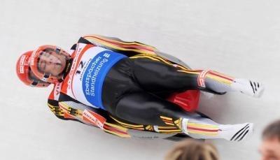 Andre Florsch&uuml;tz und Torsten Wustlich fahren durch den Eiskanal von Altenberg.