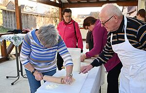Bei den Laibacher Landfrauen dürfen auch die Männer mithelfen. Vor allem, wenn sie die Expertise von Fritz Meister haben.