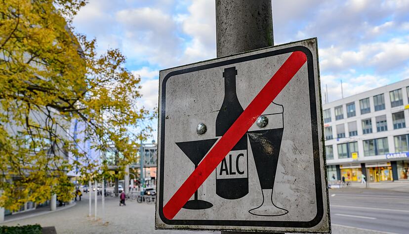 Ein Trend breitet sich aus: Zunehmend Menschen verzichten im Januar auf den Konsum von Alkohol. (Symbolbild) Ein Trend breitet sich aus: Zunehmend Menschen verzichten im Januar auf den Konsum von Alkohol. (Symbolbild)