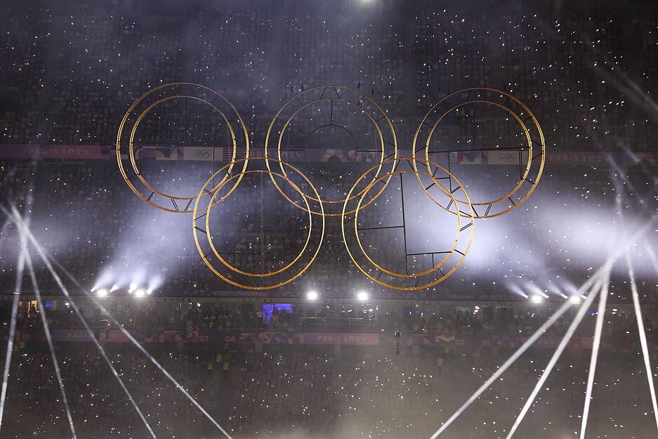 Die fünf Ringe wurde im Stade de France hochgezogen.