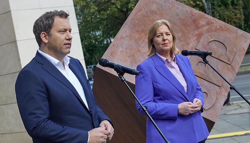 Die SPD-Chefs vor einer Klausur des Parteivorstands in Berlin. Die SPD-Chefs vor einer Klausur des Parteivorstands in Berlin.