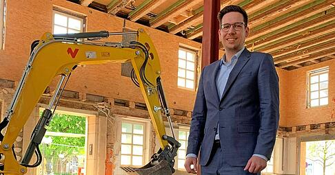 Neuer B&uuml;rgermeister in einem Rathaus voller Schutt. Voraussichtlich Anfang 2026 soll alles so weit sein, dass Felix Pontow und sein Team ihre Containerb&uuml;ros verlassen und hier wieder arbeiten k&ouml;nnen.