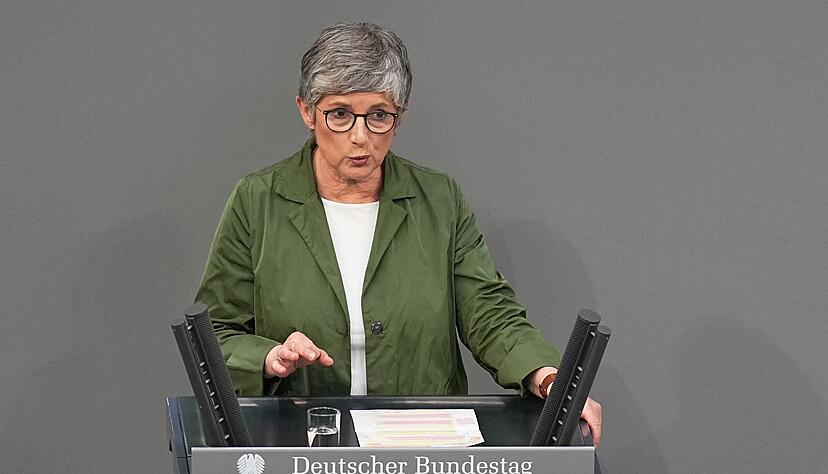 Gr&uuml;nen-Fraktionschefin Ha&szlig;elmann ging Merz und Union scharf an - will aber zustimmen.