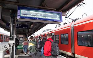 Fährt bereits und bleibt dauerhaft: Seit dem vergangenen Wochenende gibt es Direktverbindungen von Heilbronn nach Tübingen. Foto: Andreas Veigel