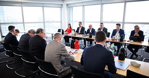 Die erste Tarifrunde zwischen Bahn und Lokf&uuml;hrergewerkschaft GDL ist ohne Ergebnis geblieben.