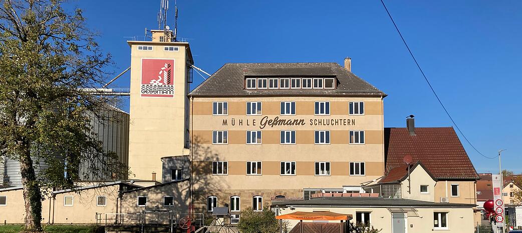 Die Mühle Geßmann im Leingartener Stadtteil Schluchtern beeindruckt durch ihre Größe. Neun Mahlstühle sorgen für gleichmäßig feine Mehle. Foto: Jörg Kühl Die Mühle Geßmann im Leingartener Stadtteil Schluchtern beeindruckt durch ihre Größe. Neun Mahlstühle sorgen für gleichmäßig feine Mehle. Foto: Jörg Kühl