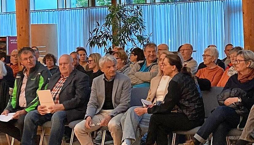 Nicht immer verfolgen so viele Zuh&ouml;rer die Sitzungen des &Ouml;hringer Gemeinderats. Wer das aber tut, sieht und h&ouml;rt, wie die R&auml;te abstimmen.