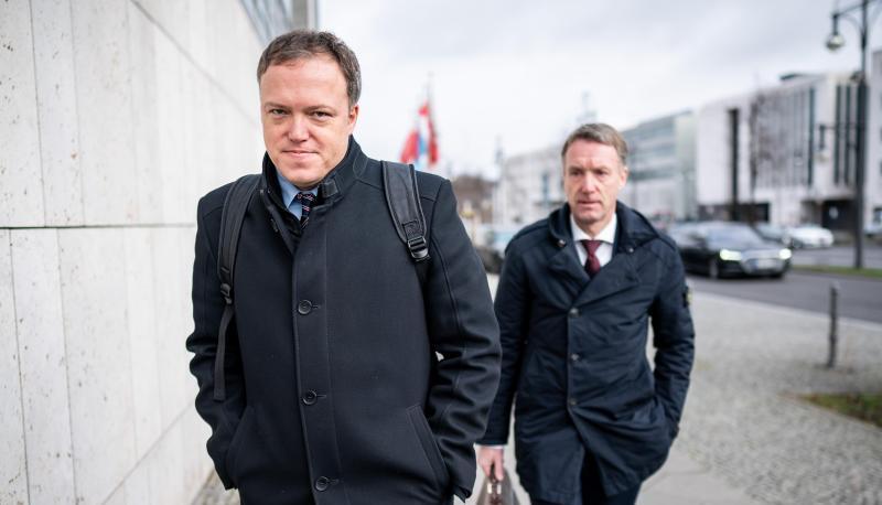 Der stellvertretende Thüringer CDU-Vorsitzende Mario Voigt (l.)und Generalsekretär Raymond Walk auf dem Weg zu den Sitzungen der CDU-Gremien.