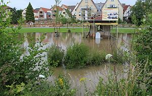 Unter Wasser: Das Gartenhäuschen, das die Kraichgaumeister sanieren.