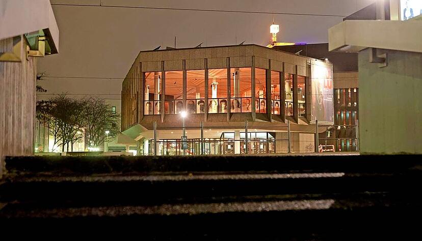 Das Heilbronner Stadttheater bekommt ab der Spielzeit 2026/27 eine neue Intendantin, die die Nachfolge von Axel Vornam antritt. Das Heilbronner Stadttheater bekommt ab der Spielzeit 2026/27 eine neue Intendantin, die die Nachfolge von Axel Vornam antritt.