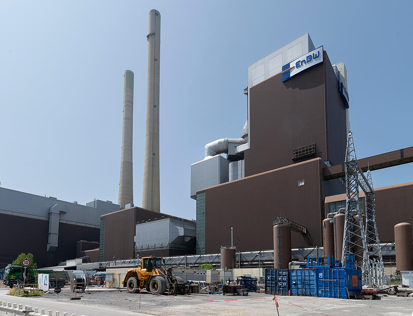 Die Gasturbine ist seit Freitag im Kraftwerk Heilbronn eingebaut. Doch die Bauarbeiten gehen weiter.