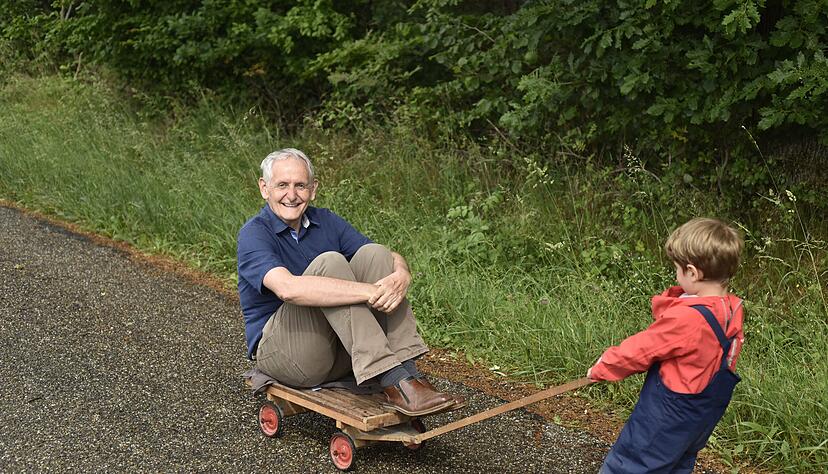 Mit Kindern gemeinsam an einem Strang ziehen: Das ist das Lebensmotto von Heinrich Schüz. Ende des Jahres geht der Kinderdorf-Leiter in den Ruhestand.
Foto: privat Mit Kindern gemeinsam an einem Strang ziehen: Das ist das Lebensmotto von Heinrich Schüz. Ende des Jahres geht der Kinderdorf-Leiter in den Ruhestand.
Foto: privat