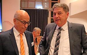 Den Aufsichtsratschefs Herbert Göker (links) und Armin Rapp steht die tiefe Enttäuschung ins Gesicht geschrieben.
