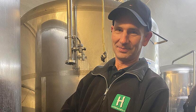 Nach mehreren Wochen hat Braumeister Thomas Wachno jetzt sein Metal-Bier pr&auml;sentiert.