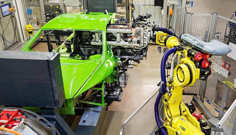 Audi AG in Heilbronn am 10.06.2014: Karosseriefertigung f&uuml;r Lamborghini.