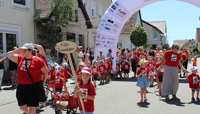 Bunte Vielfalt beim großen Festumzug in Bretzfeld. Bunte Vielfalt beim großen Festumzug in Bretzfeld.