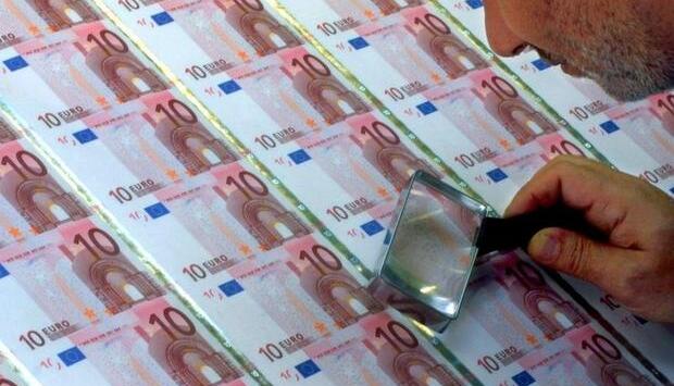 Die Bundesbank darf Banknoten im Ausland herstellen lassen und muss weder die Bundesdruckerei (Berlin) noch den Konzern Giesecke Devrient (M&uuml;nchen) bei der Vergabe automatisch ber&uuml;cksichtigen.